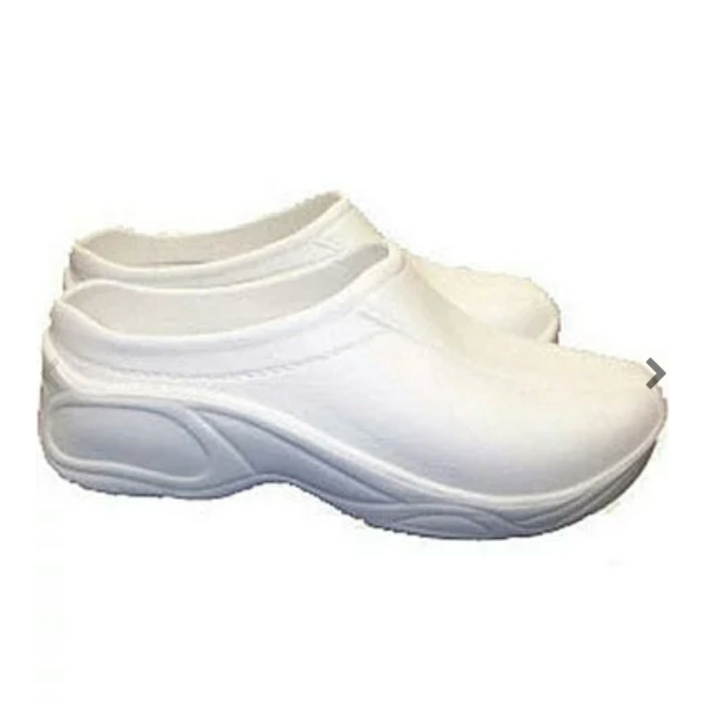NWOT Women's Nursing Clogs size 9
